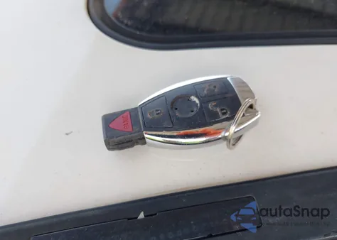 2012 Mercedes-Benz C 250 Luxury/Sport z USA, uszkodzony, nr VIN WDDGF4HB3CR194863